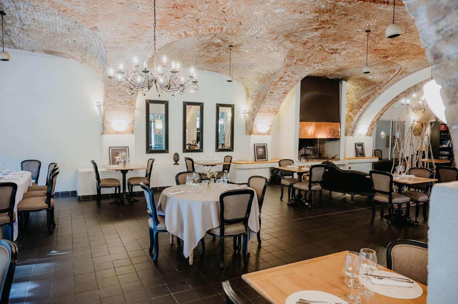 Hotel La Robeyere; Bw Signature Collection 4*