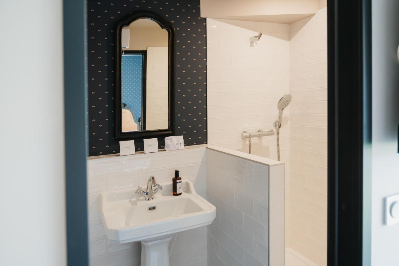 La Robeyere; Bw Signature Collection